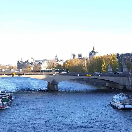 Atypique Dans Un Particulier *